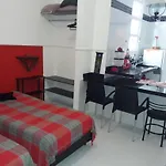 Kitnet em Guarujá - Pitangueiras (sem garagem)