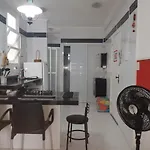 Kitnet em Guarujá - Pitangueiras (sem garagem)