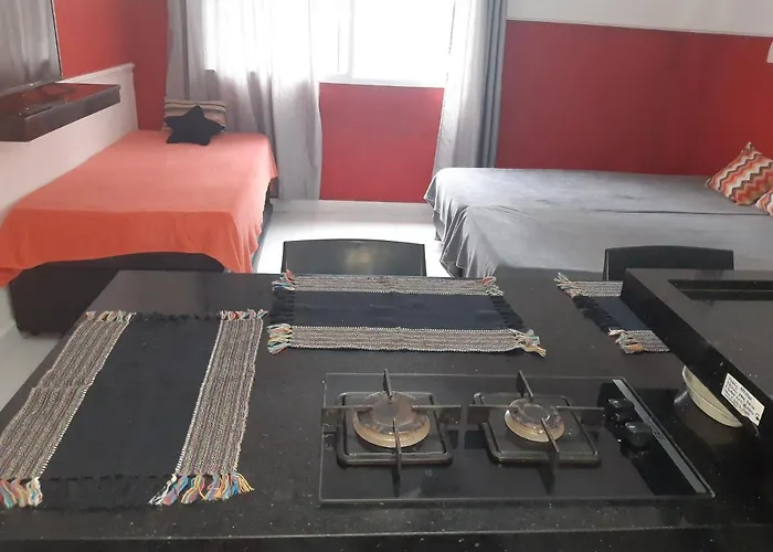 Kitnet em Guarujá - Pitangueiras (sem garagem)